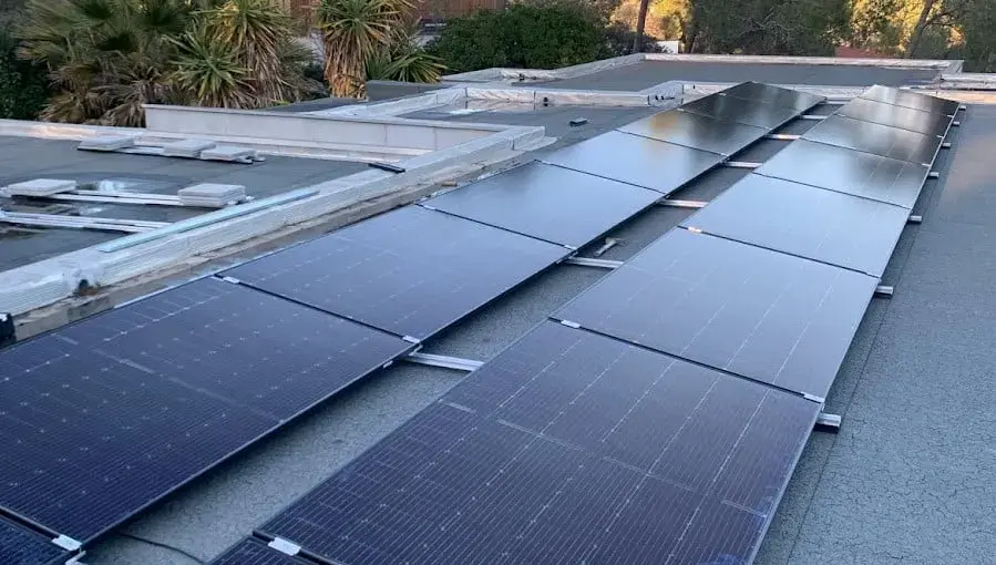 Toiture photovoltaïque pour bâtiment industriel