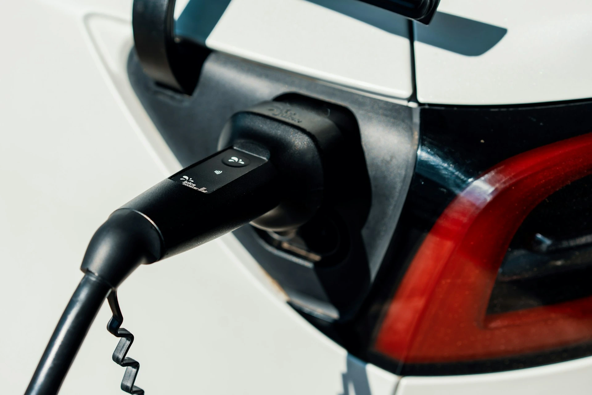 Borne de recharge entreprise : obligations et solutions