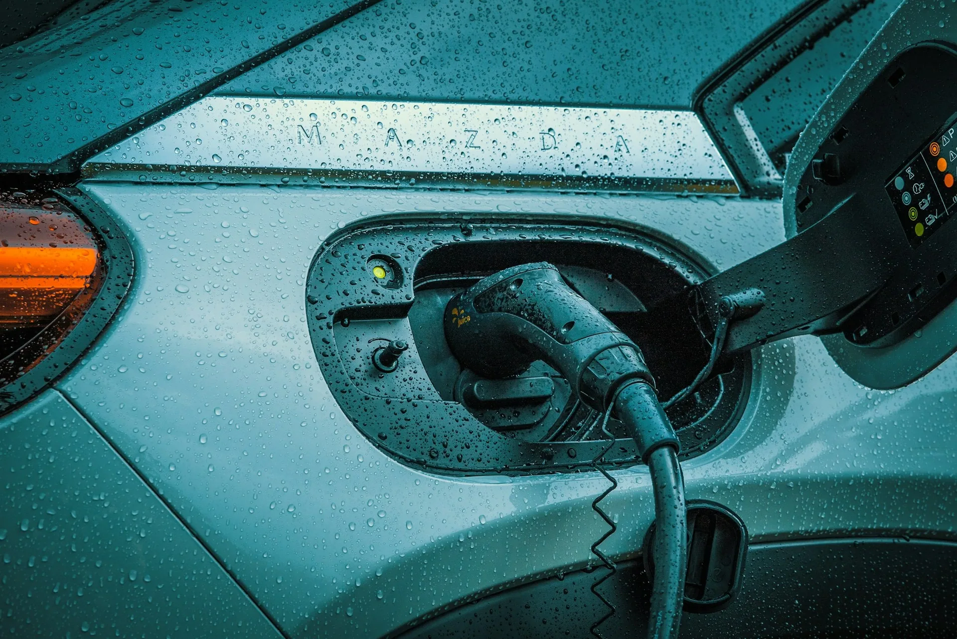 Recharger sa voiture électrique avec ses panneaux solaires