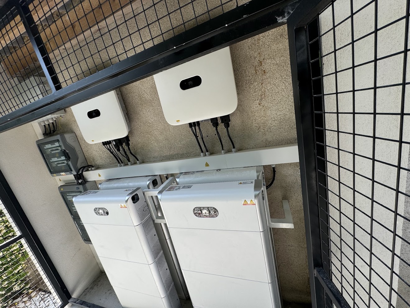 Local technique batteries Huawei LUNA installation solaire Caveirac