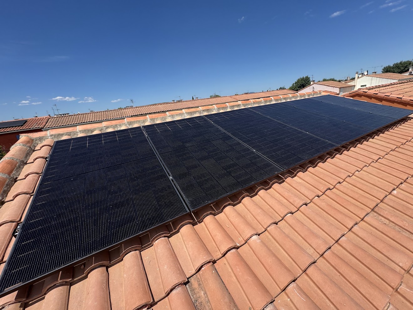 Panneaux solaires DMEGC sur tuiles à Juvignac par Captain Solar