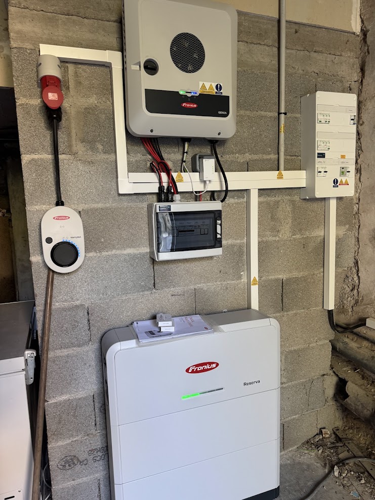 Installation solaire complète 6 kWc avec batterie et borne de recharge Fronius à Pignan par Captain Solar