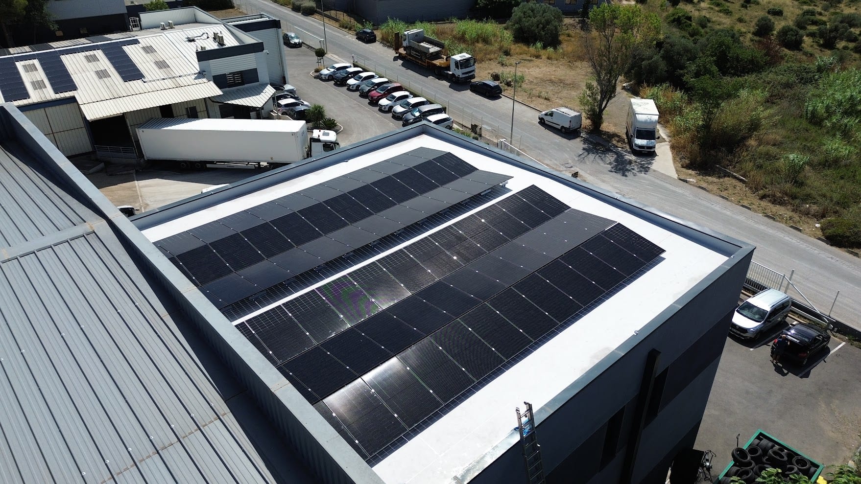 Installation professionnelle 36 kWc sur toit plat à Villeneuve-lès-Maguelone
